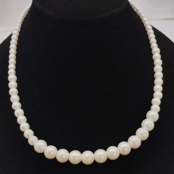 Vintage Womens Faux Pearl Necklace Elegant Sophisticated Minimalist Bridal - Picture 1 of 3